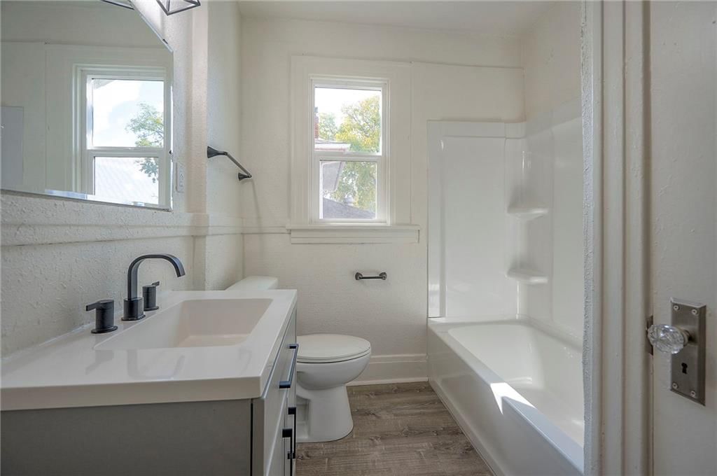 Photo 21 of 33 - 1814 Walker Avenue