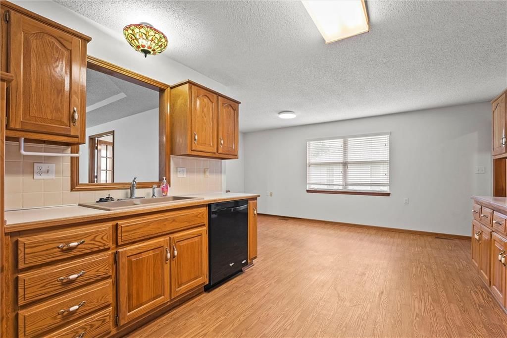 700 E SATURN Drive — photo 13
