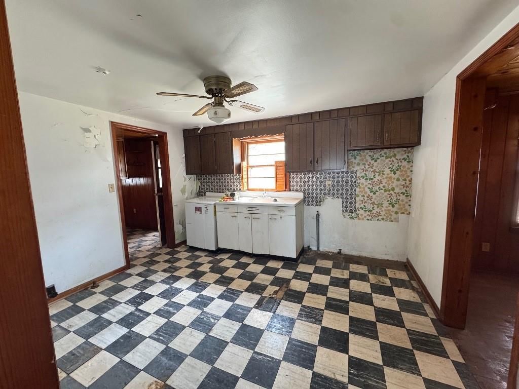 202 E Corrine Street — photo 3