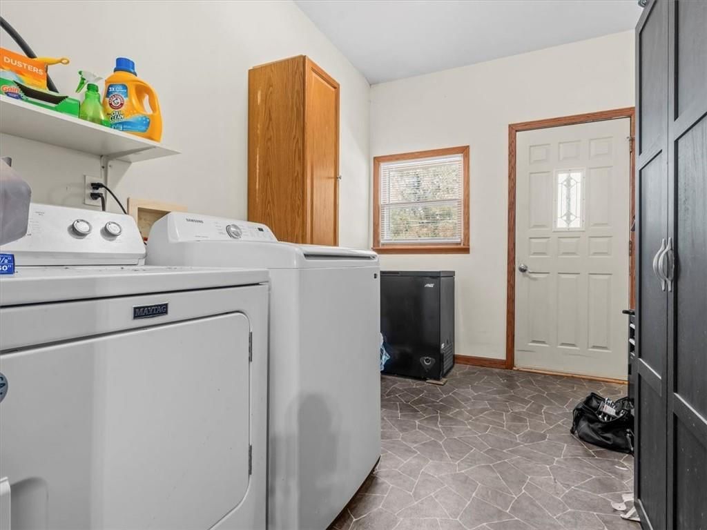 3419 Seneca Street — photo 18
