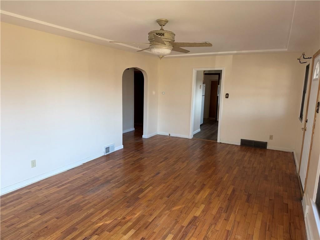1305 Lawrence Avenue — photo 4