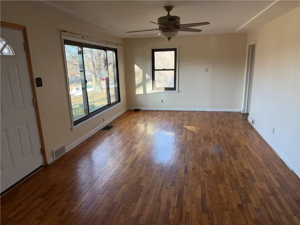 1305 Lawrence Avenue — photo 5