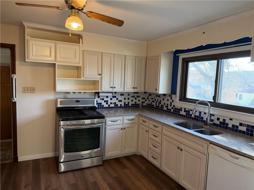 1305 Lawrence Avenue — photo 6