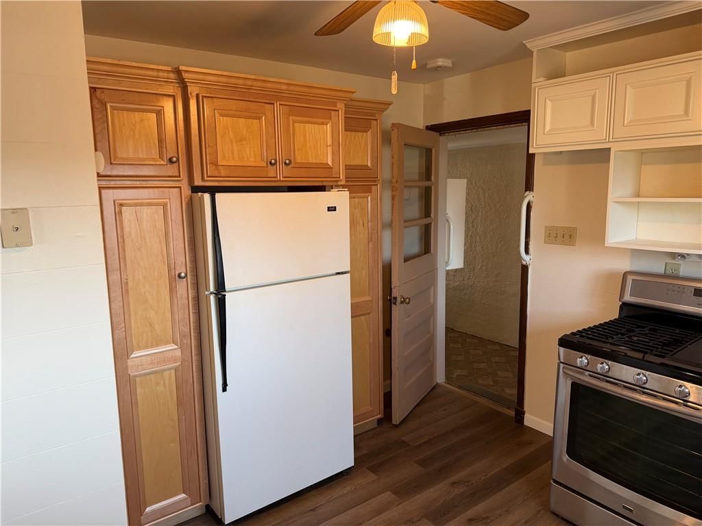 1305 Lawrence Avenue — photo 7