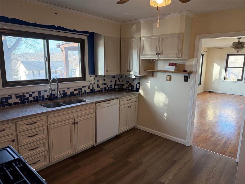 1305 Lawrence Avenue — photo 8
