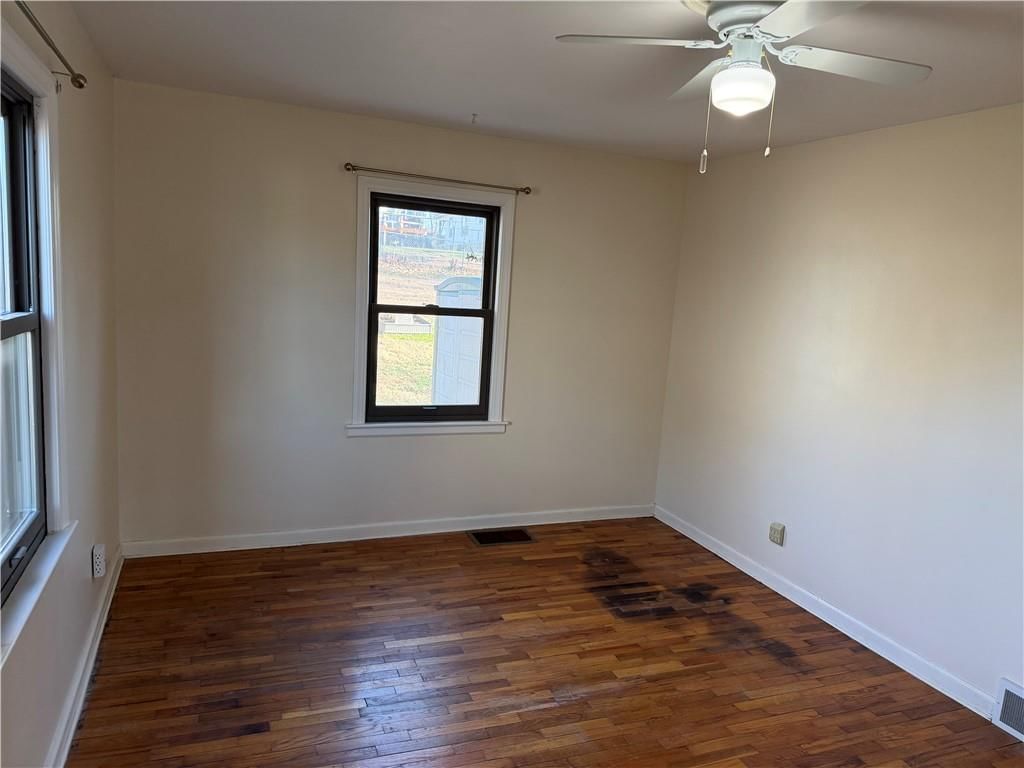 1305 Lawrence Avenue — photo 9