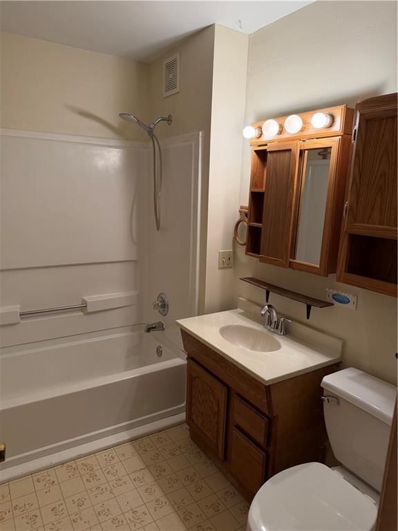 1305 Lawrence Avenue — photo 16