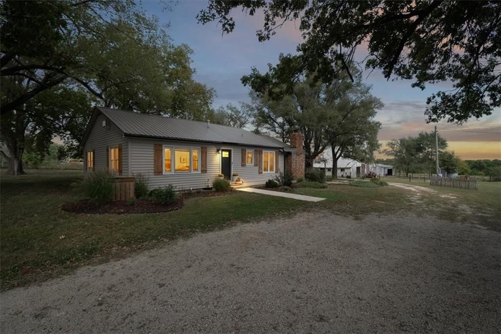 Photo 5 of 57 - 21825 S Ridgeview Road