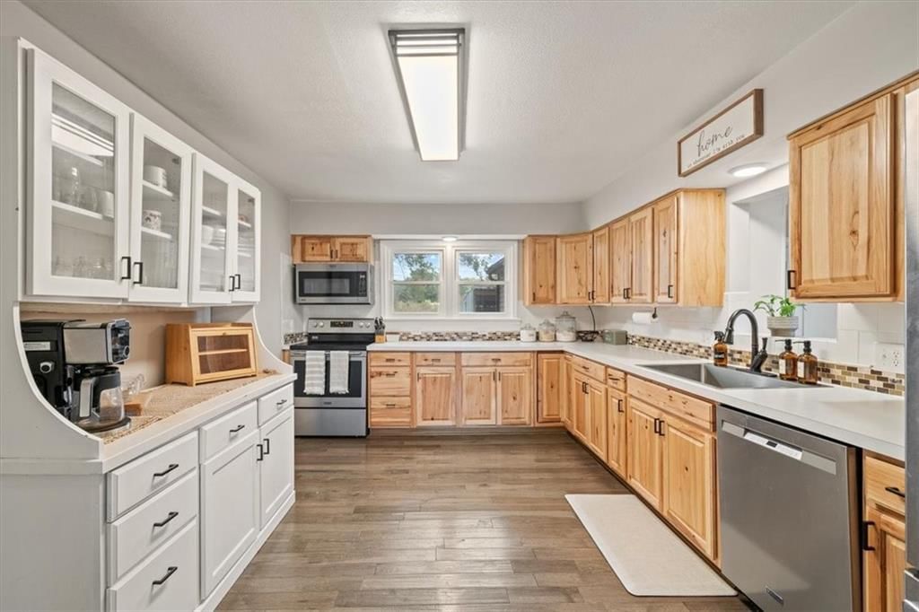 Photo 11 of 57 - 21825 S Ridgeview Road