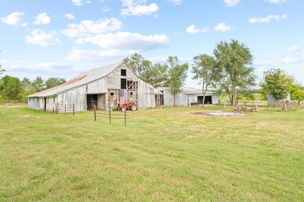 Photo 34 of 57 - 21825 S Ridgeview Road