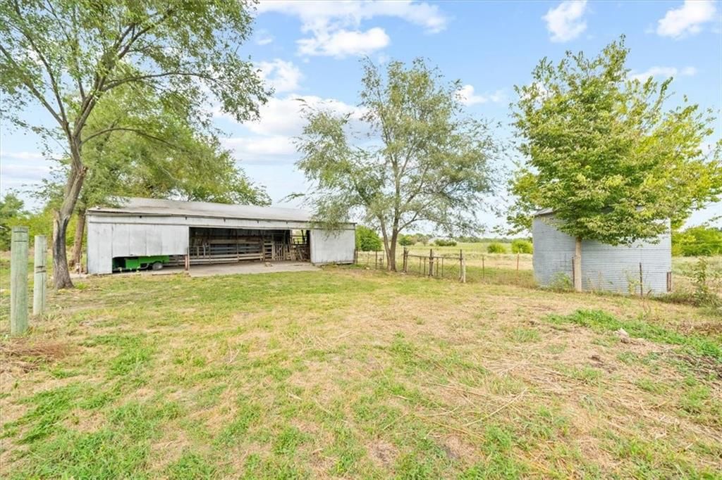 Photo 40 of 57 - 21825 S Ridgeview Road