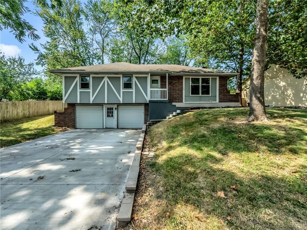 1300 NE Browning Lane — photo 1