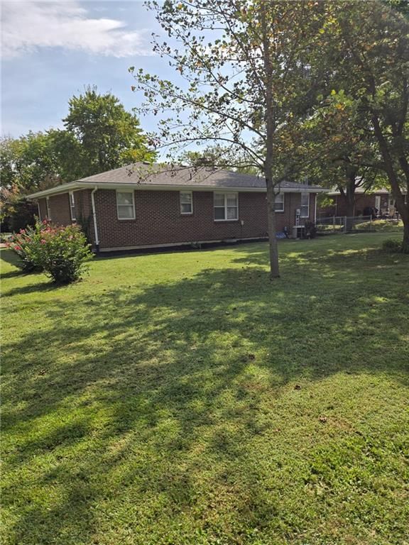1014 S Maple Street — photo 2