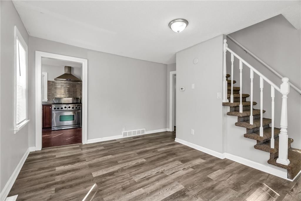 1109 NW B Street — photo 2