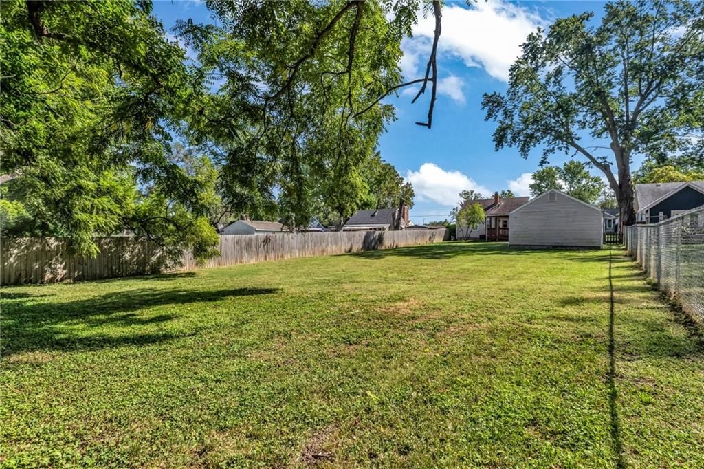 1109 NW B Street — photo 14