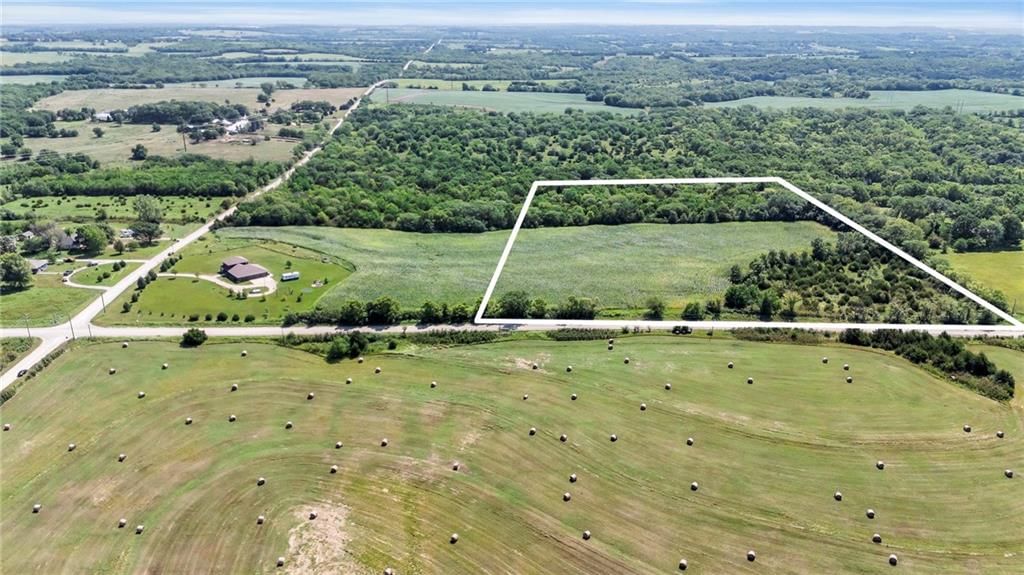 205B N 1700th Road, Lecompton, KS