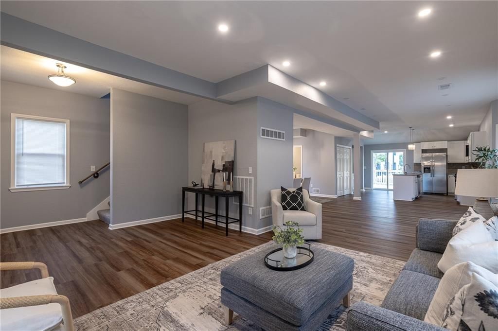 2707 PARK Avenue — photo 8
