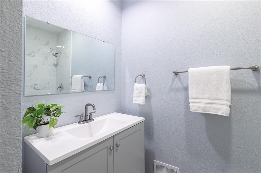 2707 PARK Avenue — photo 27