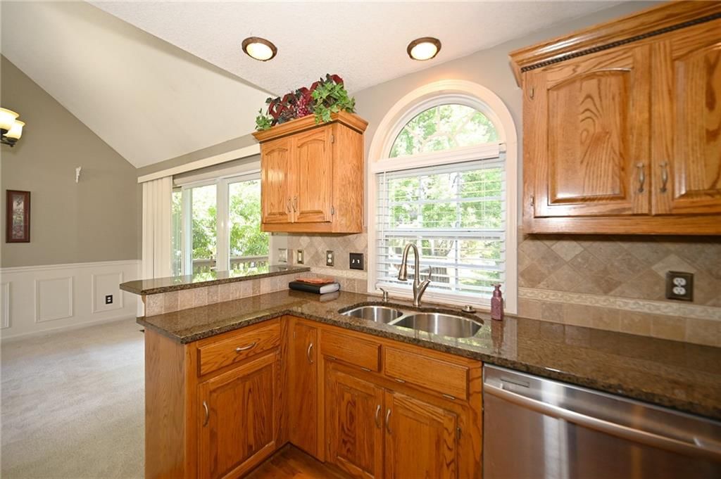 9115 N Camden Avenue — photo 8