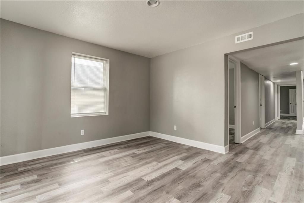 Photo 5 of 35 - 3331 Indiana Avenue, Kansas City, MO 64128