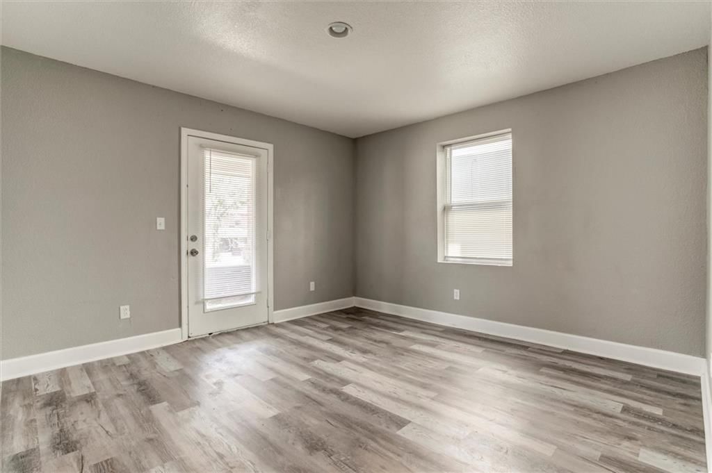 Photo 6 of 35 - 3331 Indiana Avenue, Kansas City, MO 64128