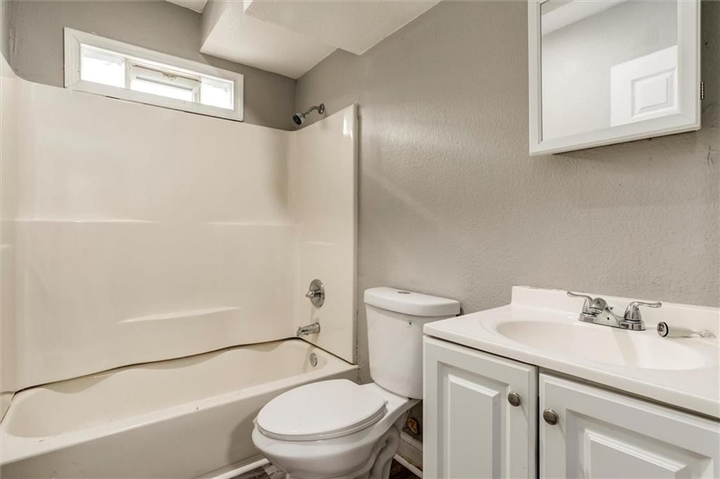 Photo 10 of 35 - 3331 Indiana Avenue, Kansas City, MO 64128