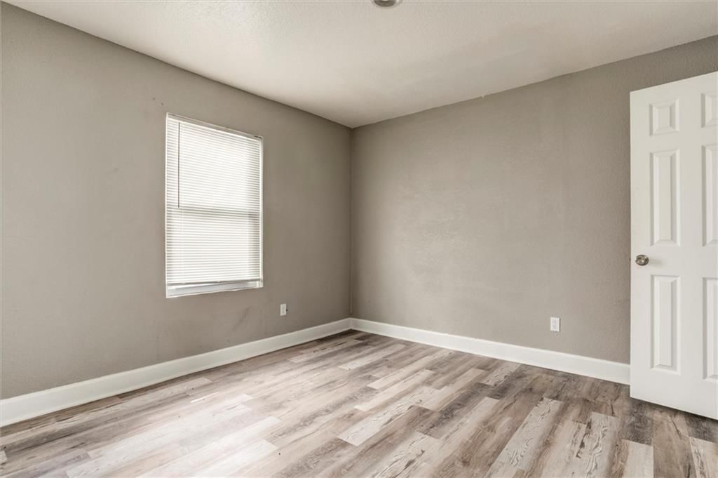 Photo 11 of 35 - 3331 Indiana Avenue, Kansas City, MO 64128