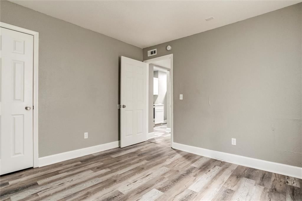 Photo 12 of 35 - 3331 Indiana Avenue, Kansas City, MO 64128
