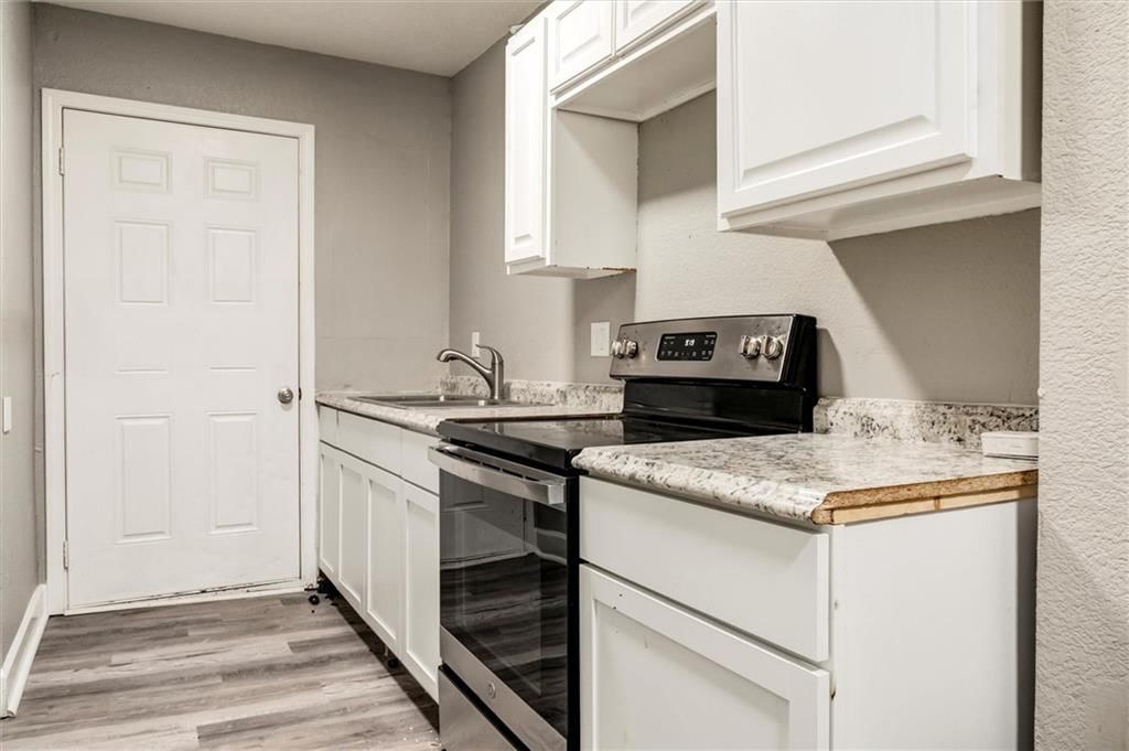 Photo 14 of 35 - 3331 Indiana Avenue, Kansas City, MO 64128