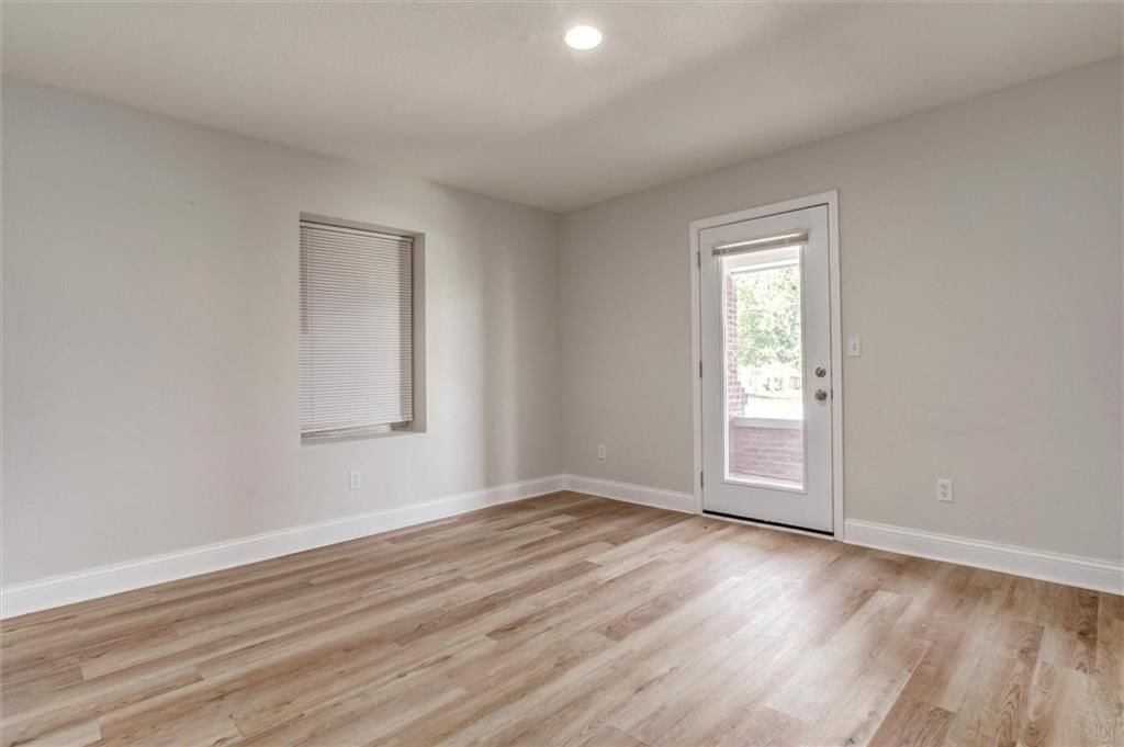 Photo 15 of 35 - 3331 Indiana Avenue, Kansas City, MO 64128