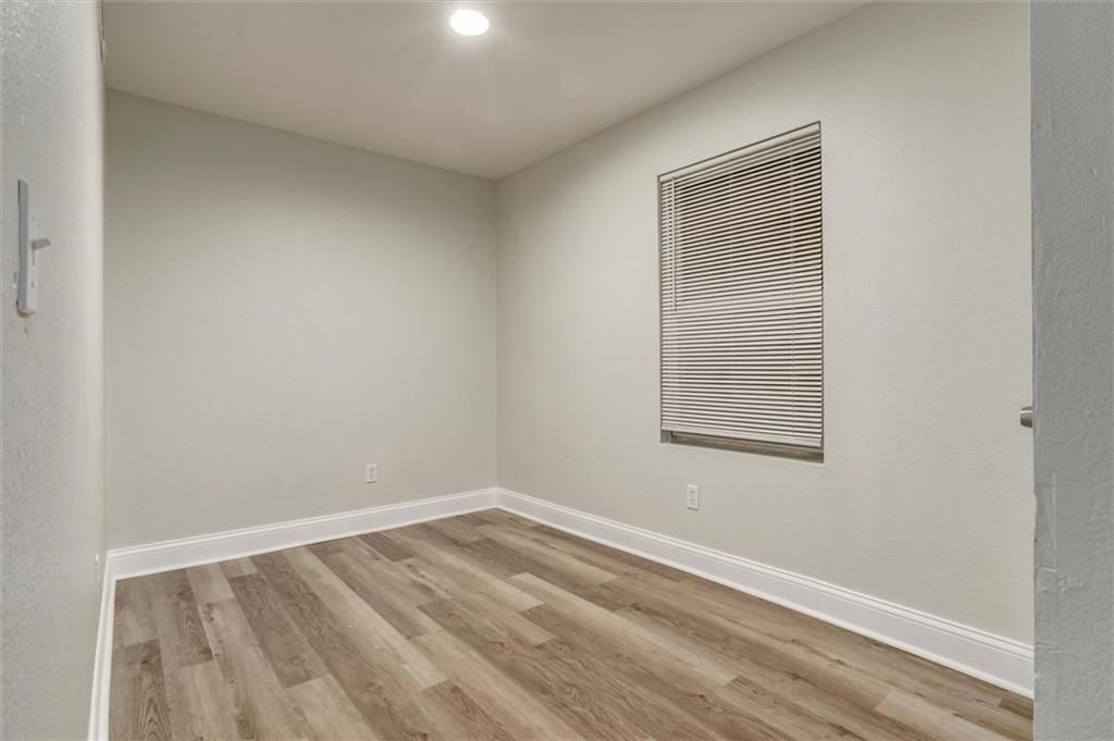 Photo 16 of 35 - 3331 Indiana Avenue, Kansas City, MO 64128