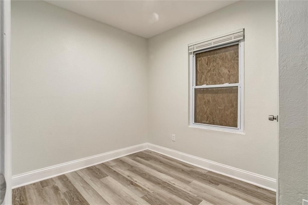 Photo 18 of 35 - 3331 Indiana Avenue, Kansas City, MO 64128