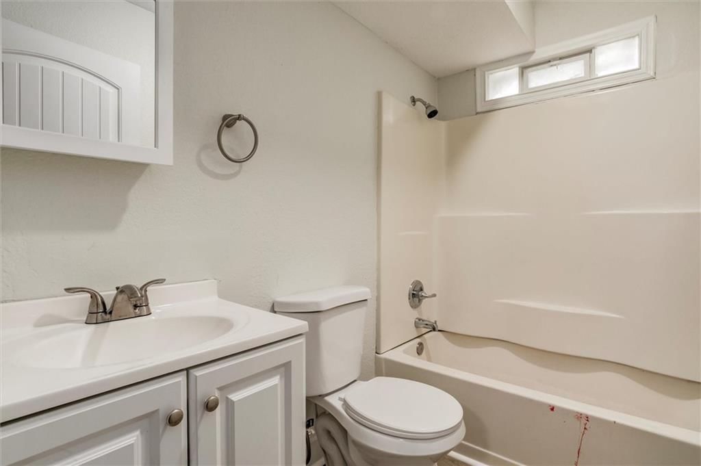 Photo 19 of 35 - 3331 Indiana Avenue, Kansas City, MO 64128