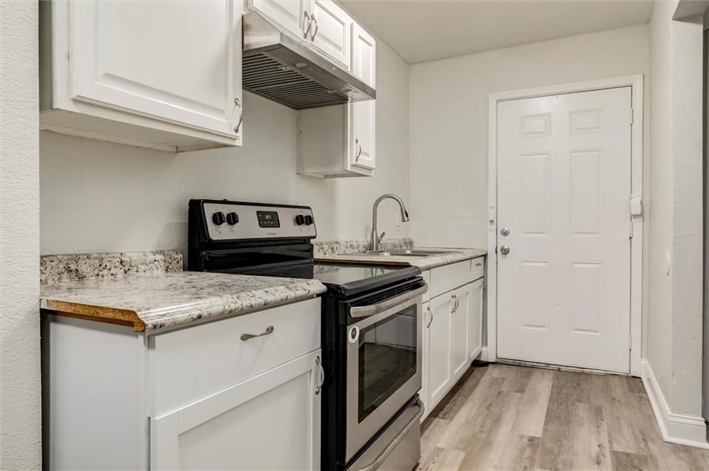 Photo 23 of 35 - 3331 Indiana Avenue, Kansas City, MO 64128