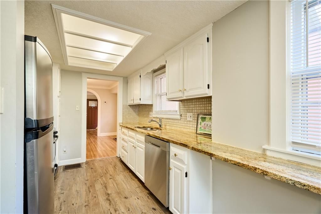 Photo 10 of 25 - 233 N 15th Street