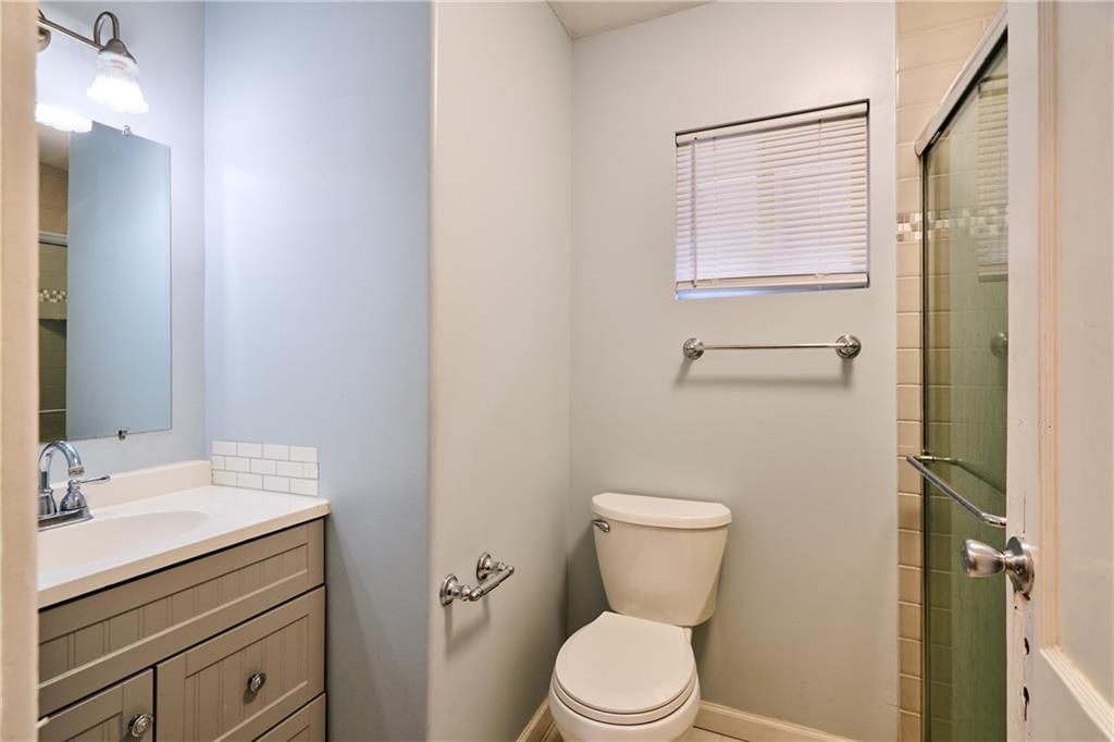 Photo 20 of 25 - 233 N 15th Street