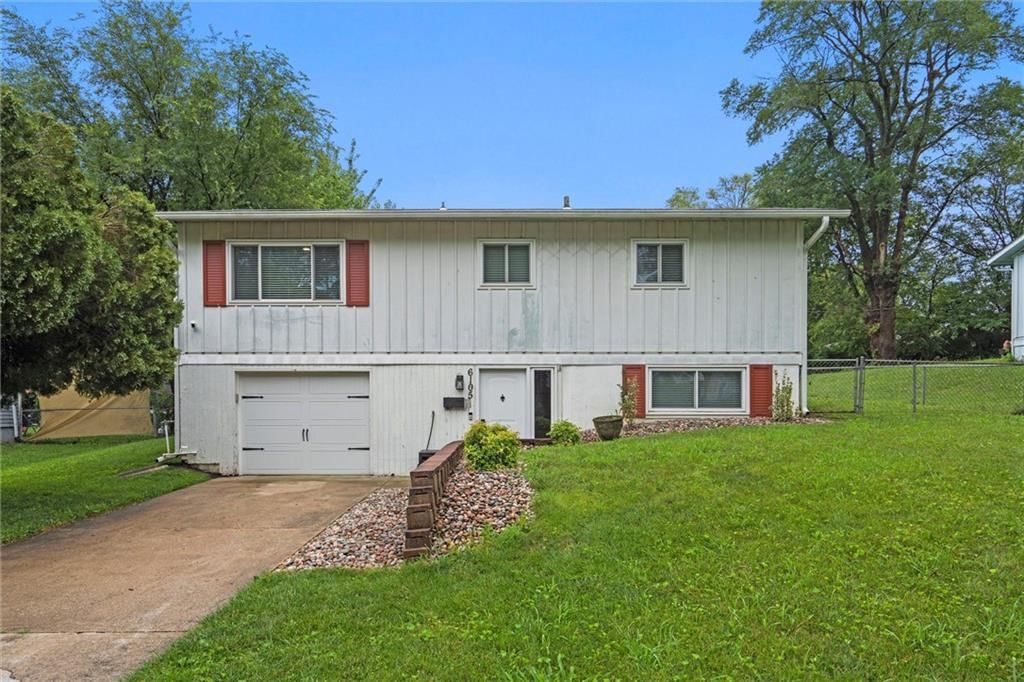 6105 E 152nd Street, Grandview, MO