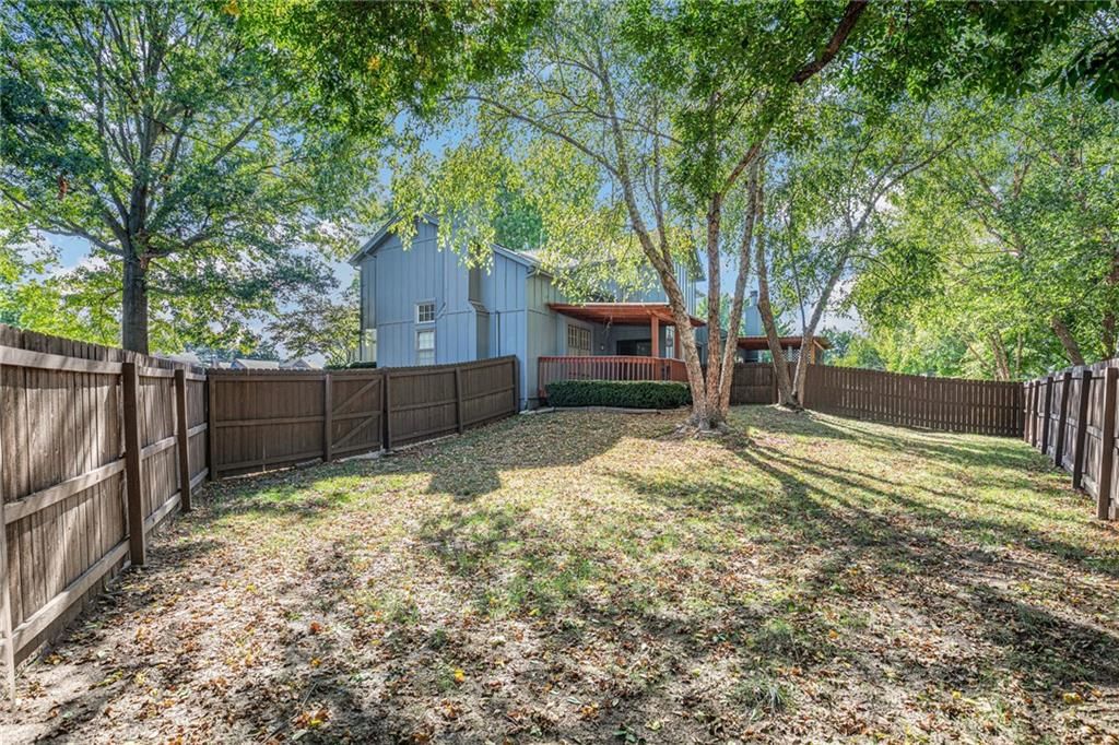 Photo 14 of 18 - 9024 W 121st Terrace
