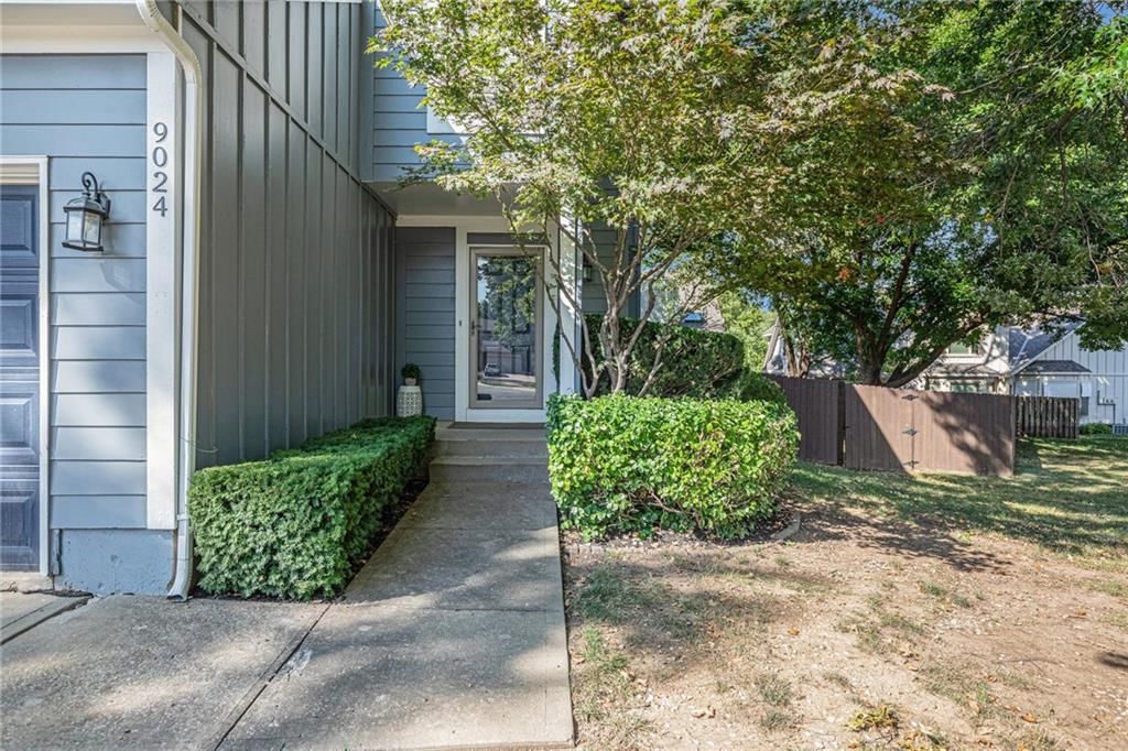 Photo 18 of 18 - 9024 W 121st Terrace