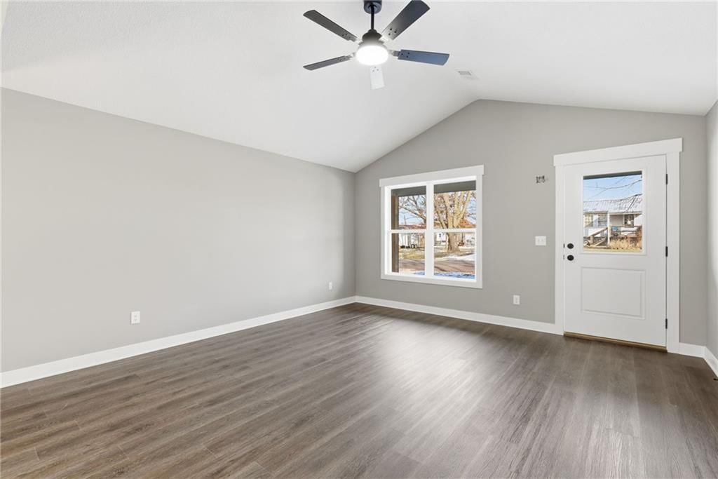 105 W Arctic Street — photo 5