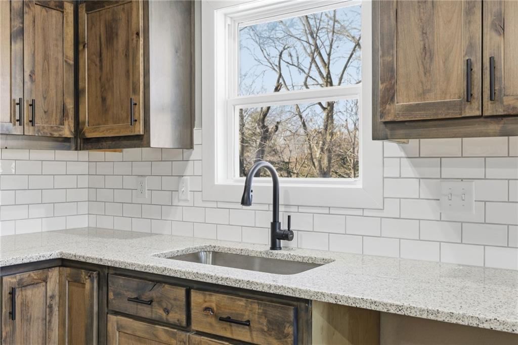 105 W Arctic Street — photo 6