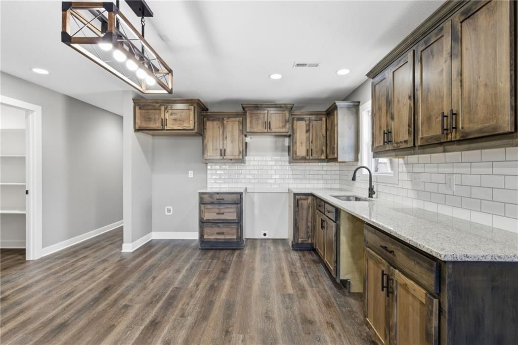 105 W Arctic Street — photo 8