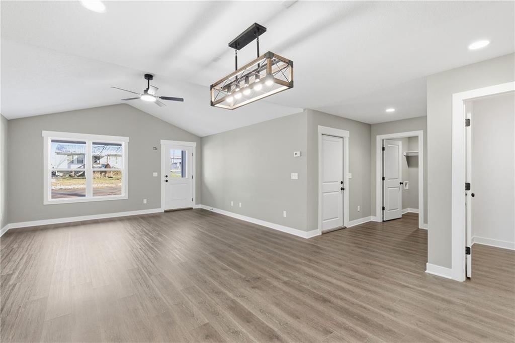 105 W Arctic Street — photo 11