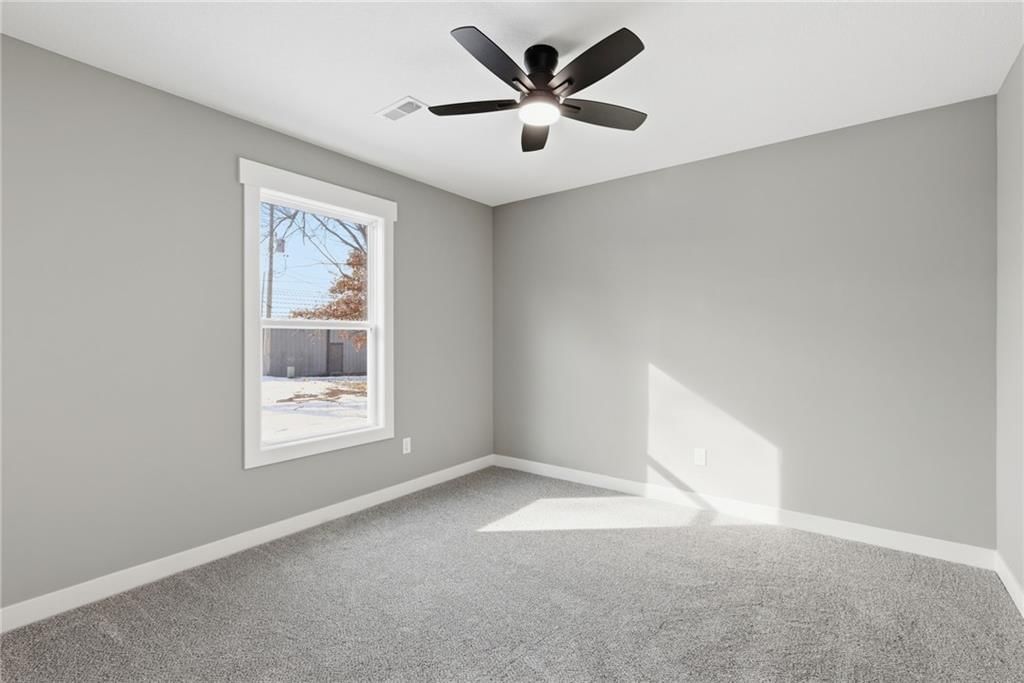 105 W Arctic Street — photo 25