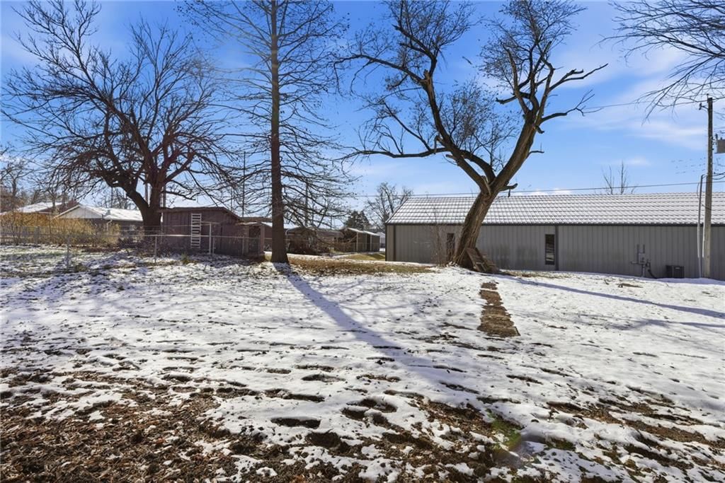 105 W Arctic Street — photo 28