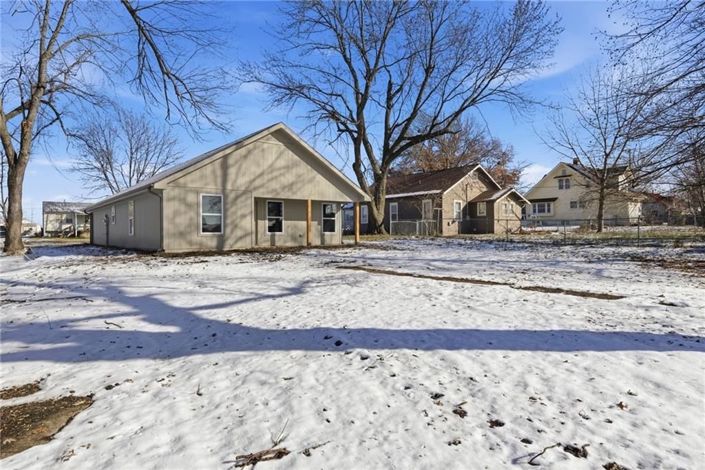 105 W Arctic Street — photo 30