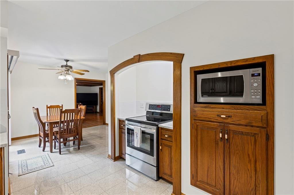 Photo 11 of 43 - 15919 W 136th Terrace