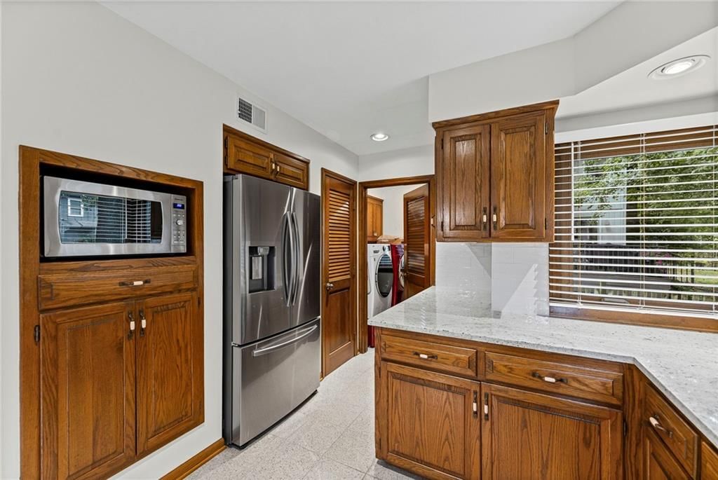 Photo 14 of 43 - 15919 W 136th Terrace