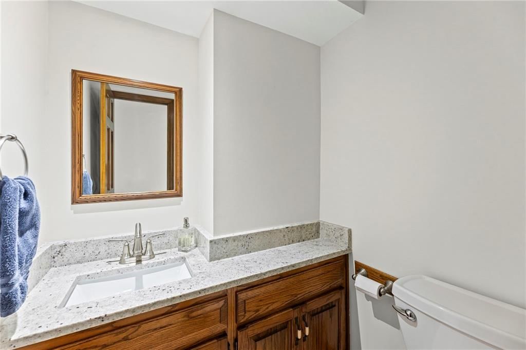 Photo 16 of 43 - 15919 W 136th Terrace