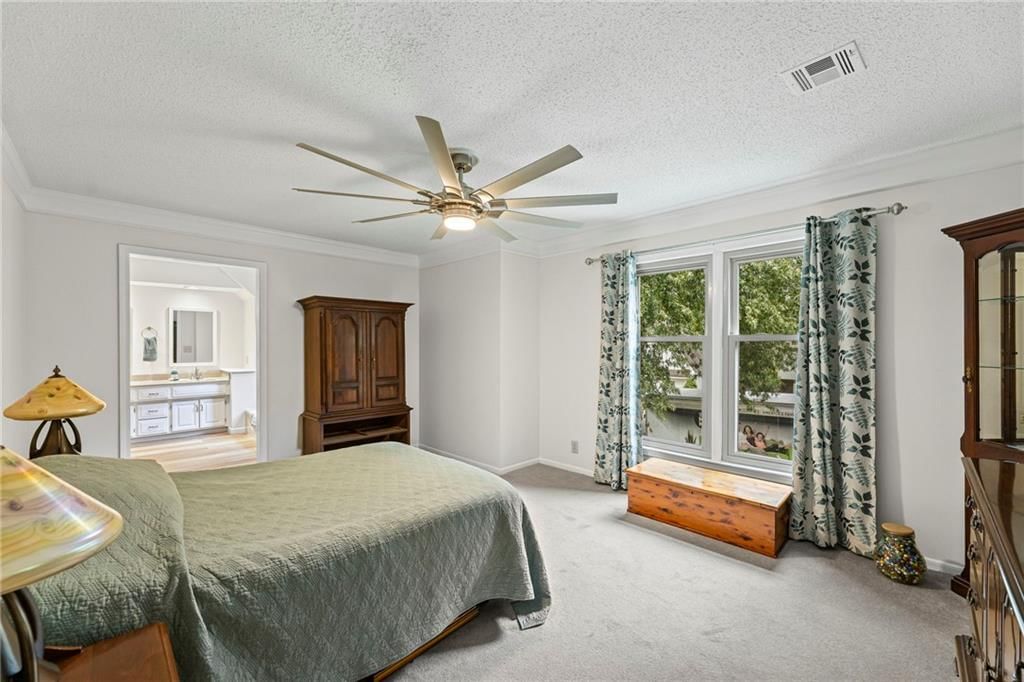 Photo 22 of 43 - 15919 W 136th Terrace